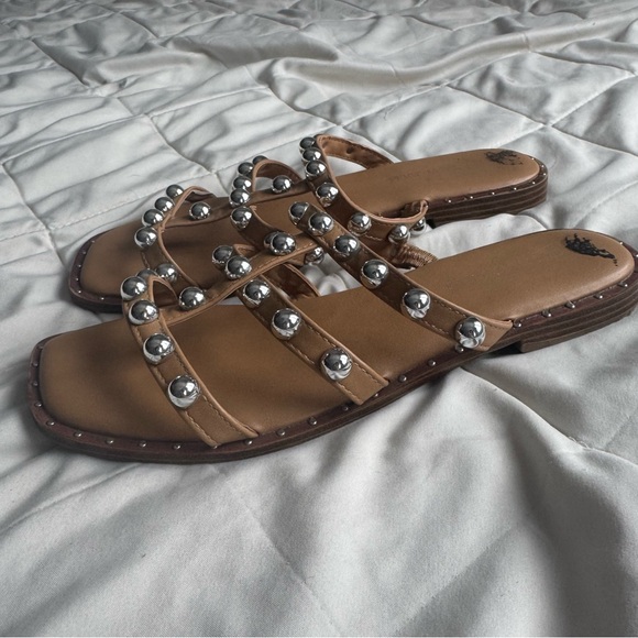 Sincerely Jules Tan open toe sandals with silver rounded studs size 9 - Picture 4 of 5
